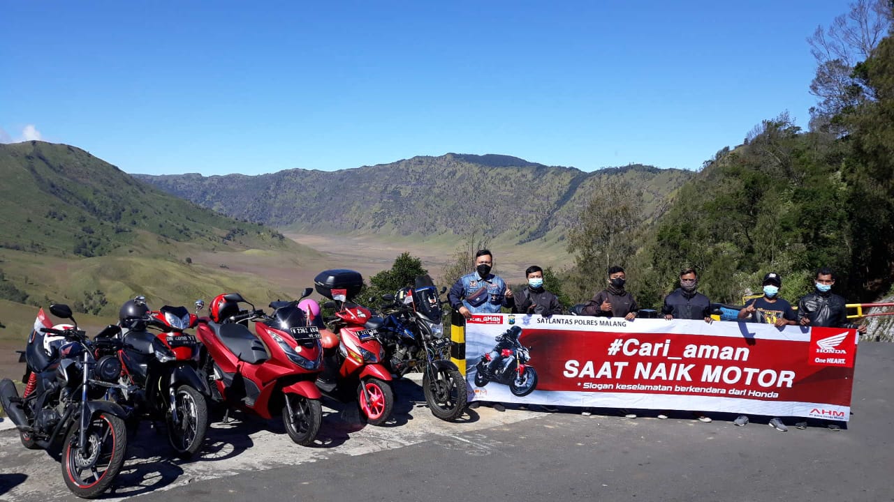 Semangat Memperingati kemerdekaan RI ke 76, MPM Honda, Satlantas Polres Malang dan Dishub Sosialisasikan Keselamatan Berkendara Ke Warga Desa Wisata Gunung Bromo.